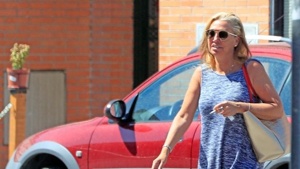 Belén Esteban paseando por su pueblo. (Foto: Gtres)