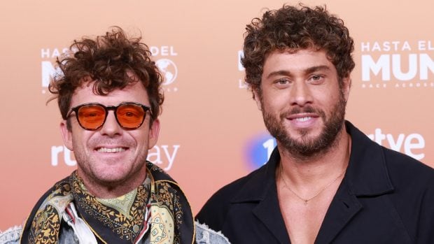 Aldo Comas y José Lamuño en la presentación de 'Hasta el fin del mundo'. (Foto: Gtres)