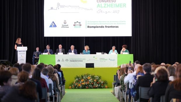 La Reina Sofía atiende el Congreso Nacional de Alzheimer. (Foto: Gtres)