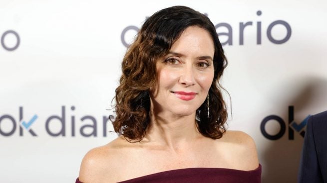 Isabel Díaz Ayuso, elegancia sofisticada en el top 10 de las mejor vestidas de la fiesta de OKDIARIO