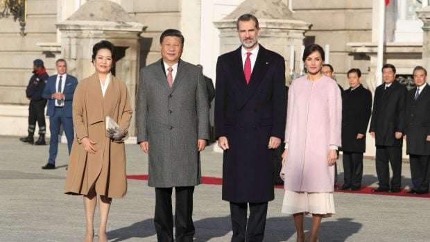 Los Reyes con el presidente de China durante su viaje de Estado en 2018. (Foto: Gtres)