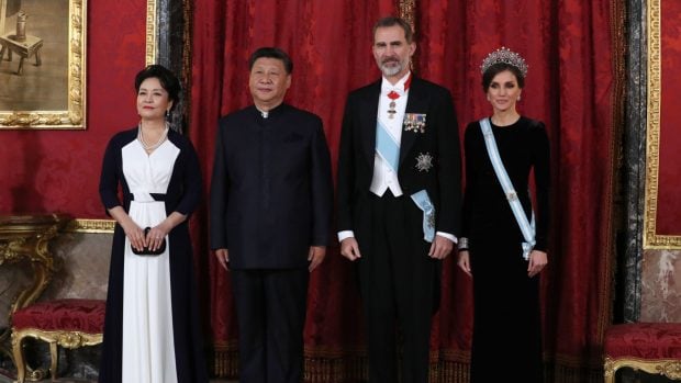Los Reyes junto al presidente Xi Jinping y su esposa, Peng Liyuan. (Foto: Gtres)