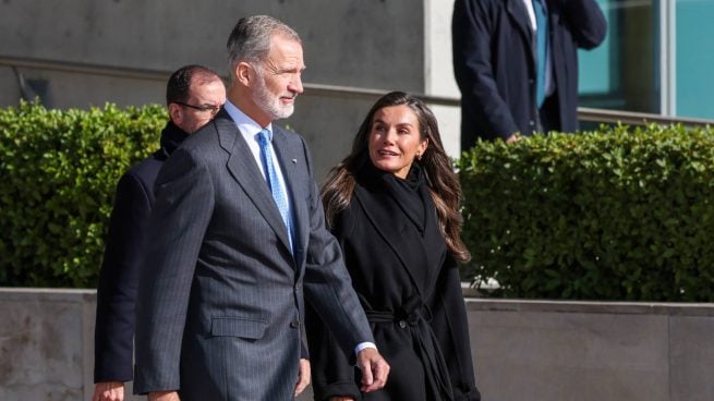 Los Reyes de España, Felipe VI y Letizia, antes de poner rumbo a China. (Foto: Gtres)