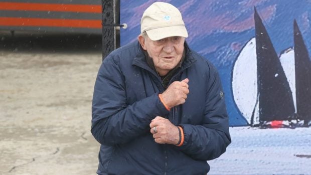 El Rey Juan Carlos I durante las regatas de Sanxenxo en noviembre de 2025. (Foto: Gtres)