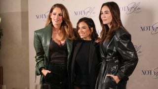 Eva Longoria posó radiante junto a sus grandes amigas españolas en el photocall del restaurante Notablu. (Foto: Gtres)