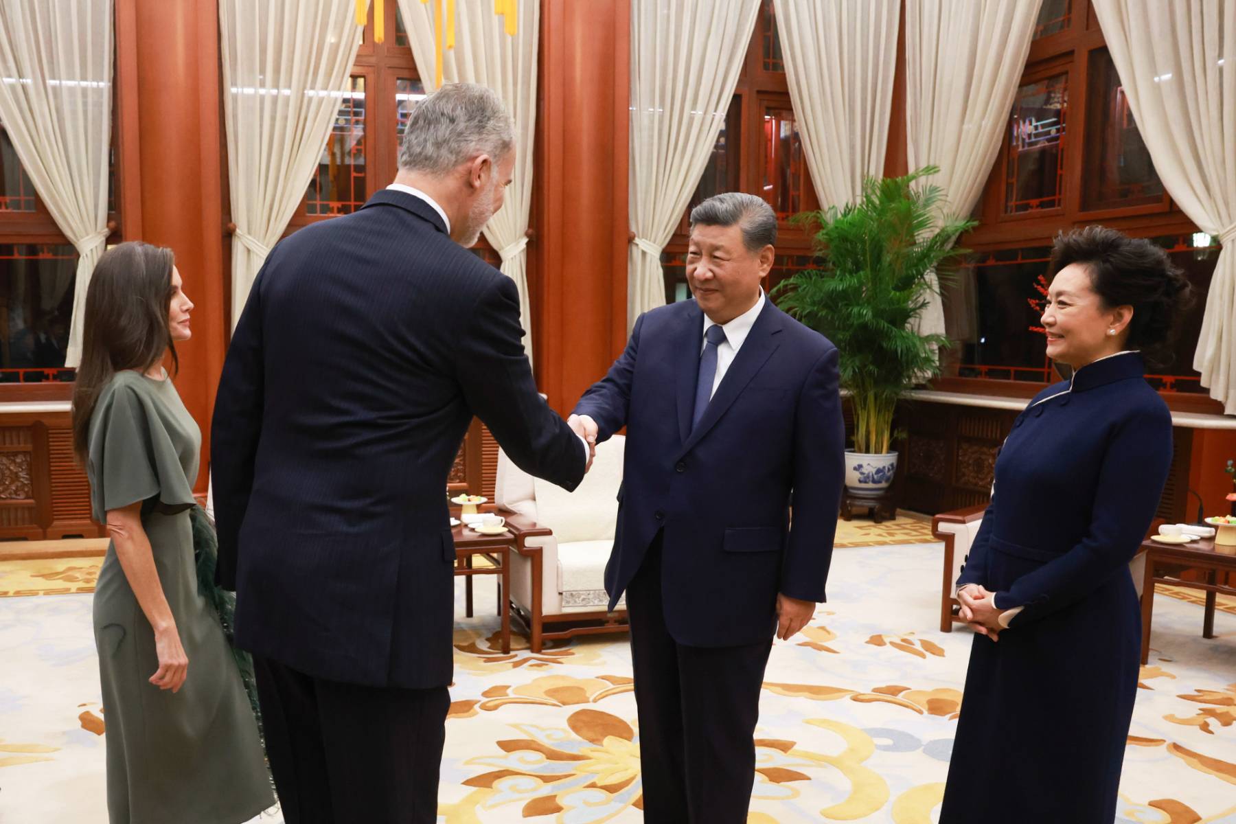 Los Reyes Felipe y Letizia en su viaje de Estado en China. (Foto: Gtres)