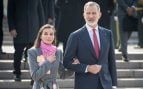 El estilismo de la Reina Letizia en su viaje oficial a Pekín. (Foto: Gtres)