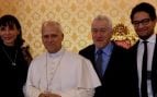 Robert De Niro junto al Papa León XIV y sus hijos. (Foto: Redes Sociales)