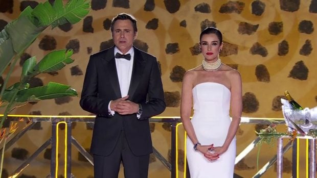 Blanca Romero y Ion Aramendi en las campanadas de 2024. (Foto: Telecinco)