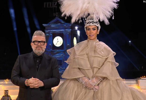Cristina Pedroche y Alberto Chicote en las campanadas de 2024. (Foto: Antena 3)