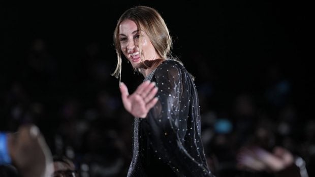 Ana de Armas saludando a los fans en un evento. (Foto: Gtres)