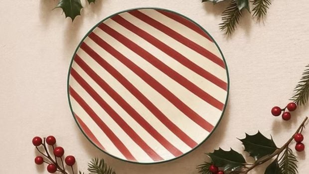 Algunos objetos de la vajilla navideña. (Foto: La Siesta Tarifa)