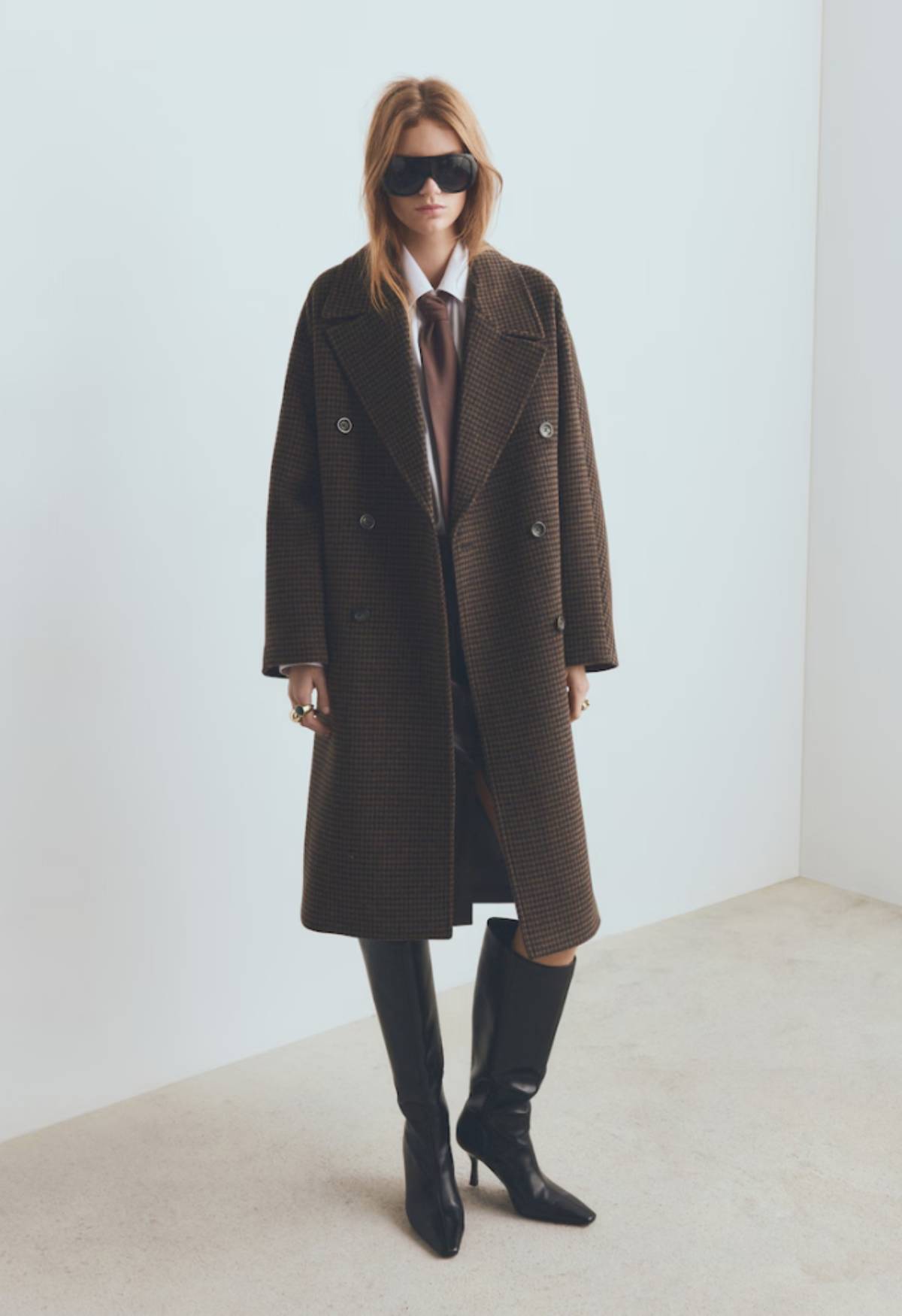 Abrigo micro pata de gallo de Mango.