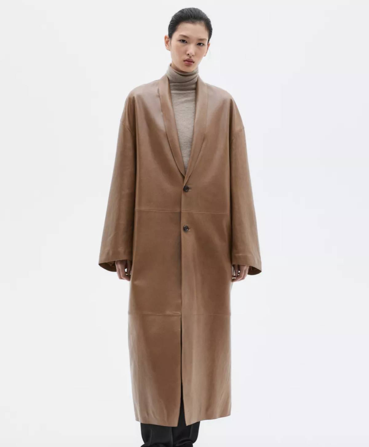 Abrigo de piel napa de Massimo Dutti.