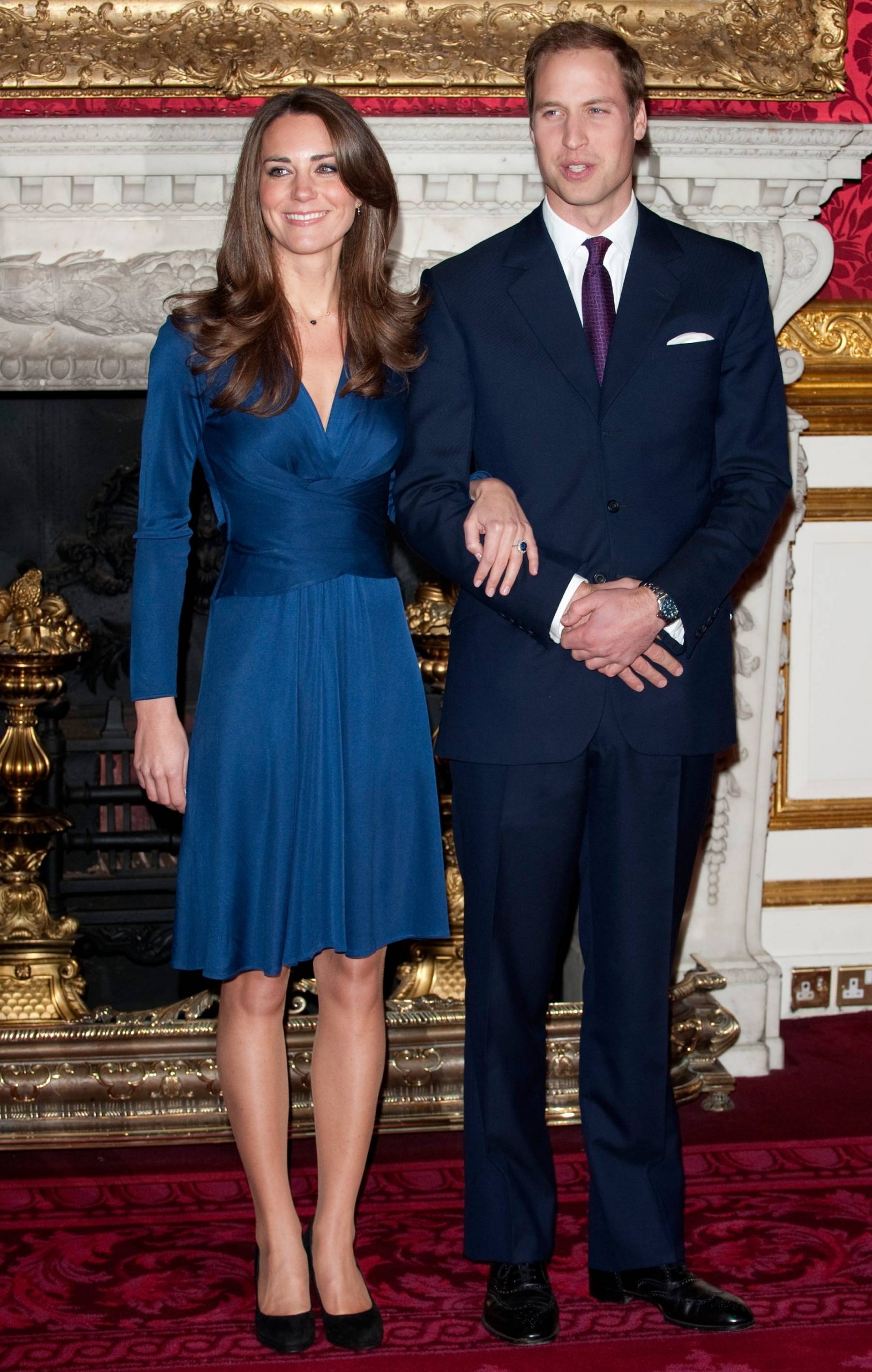 El príncipe Guillermo y Kate Middleton en el anuncio de su compromiso. (Foto: Gtres)