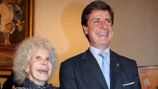 Cayetano Martínez de Irujo y la duquesa de Alba. (Foto: Gtres)