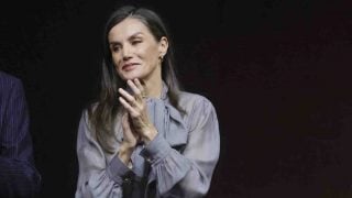 La Reina Letizia en un acto en Madrid. (Foto: Gtres)