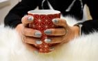 Ni francesa ni ‘polka dots’: ésta es la manicura de moda que va a triunfar en España en Navidad