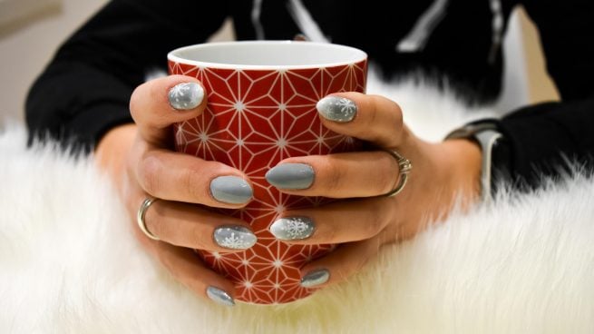 Ni francesa ni ‘polka dots’: ésta es la manicura de moda que va a triunfar en España en Navidad