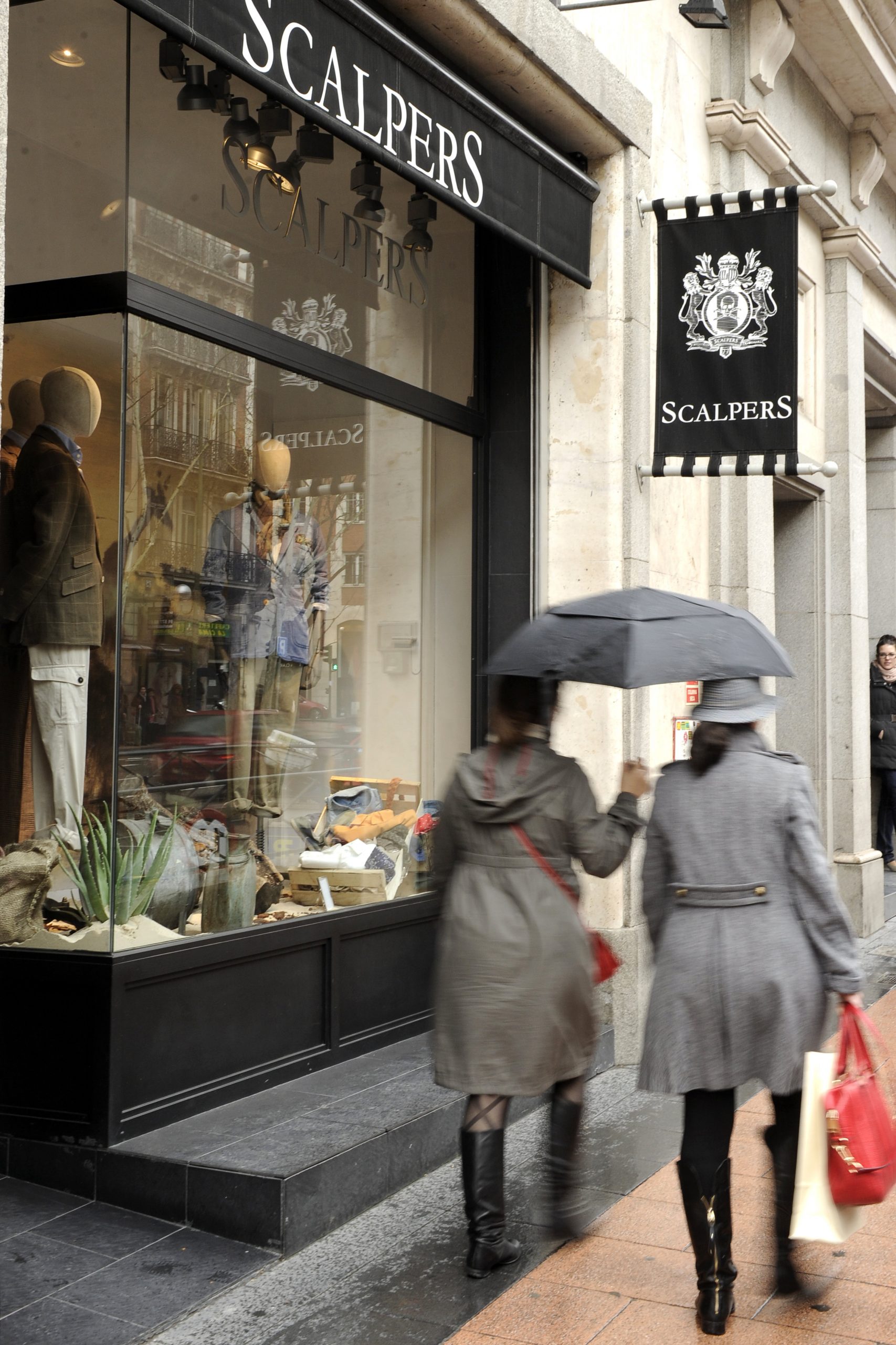 Escaparate de una tienda de Scalpers. (Foto: Gtres)