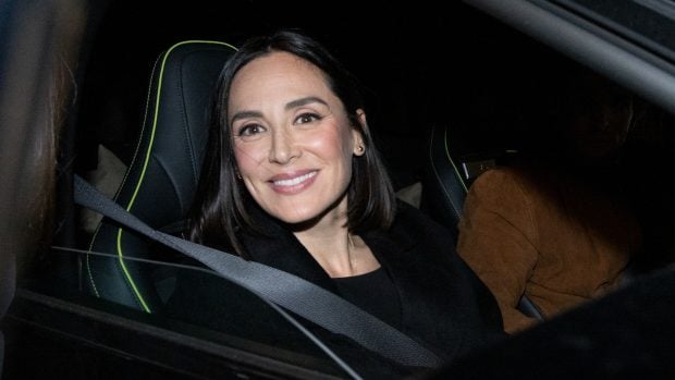 Tamara Falcó antes de entrar en la discoteca. (Foto: Gtres)