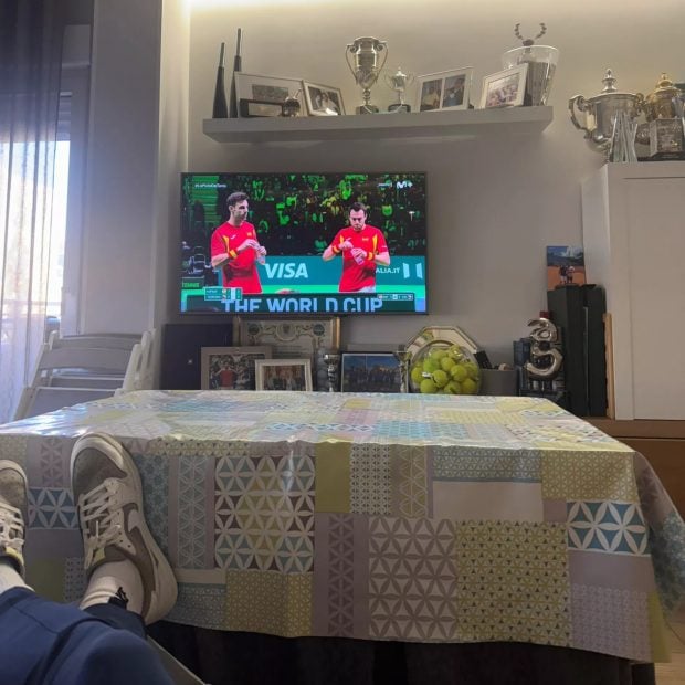 Al detalle, el salón de la casa de Carlos Alcaraz. (Foto: Redes Sociales)