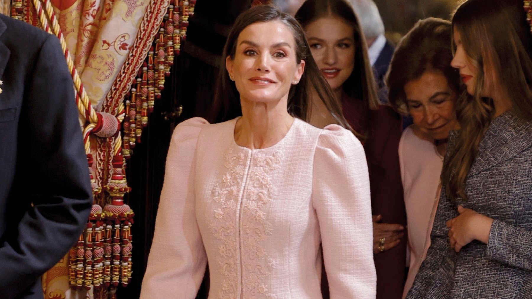 La Reina Letizia triunfa con un vestido perfecto durante la entrega del Toisón de Oro