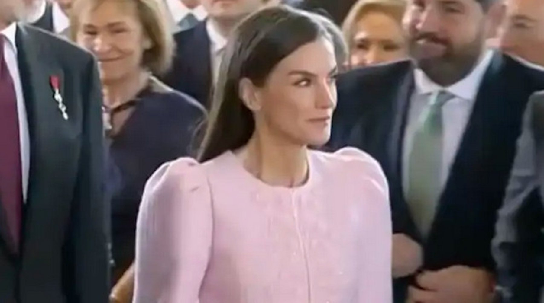 La Reina Letizia triunfa con un vestido perfecto durante la entrega del Toisón de Oro