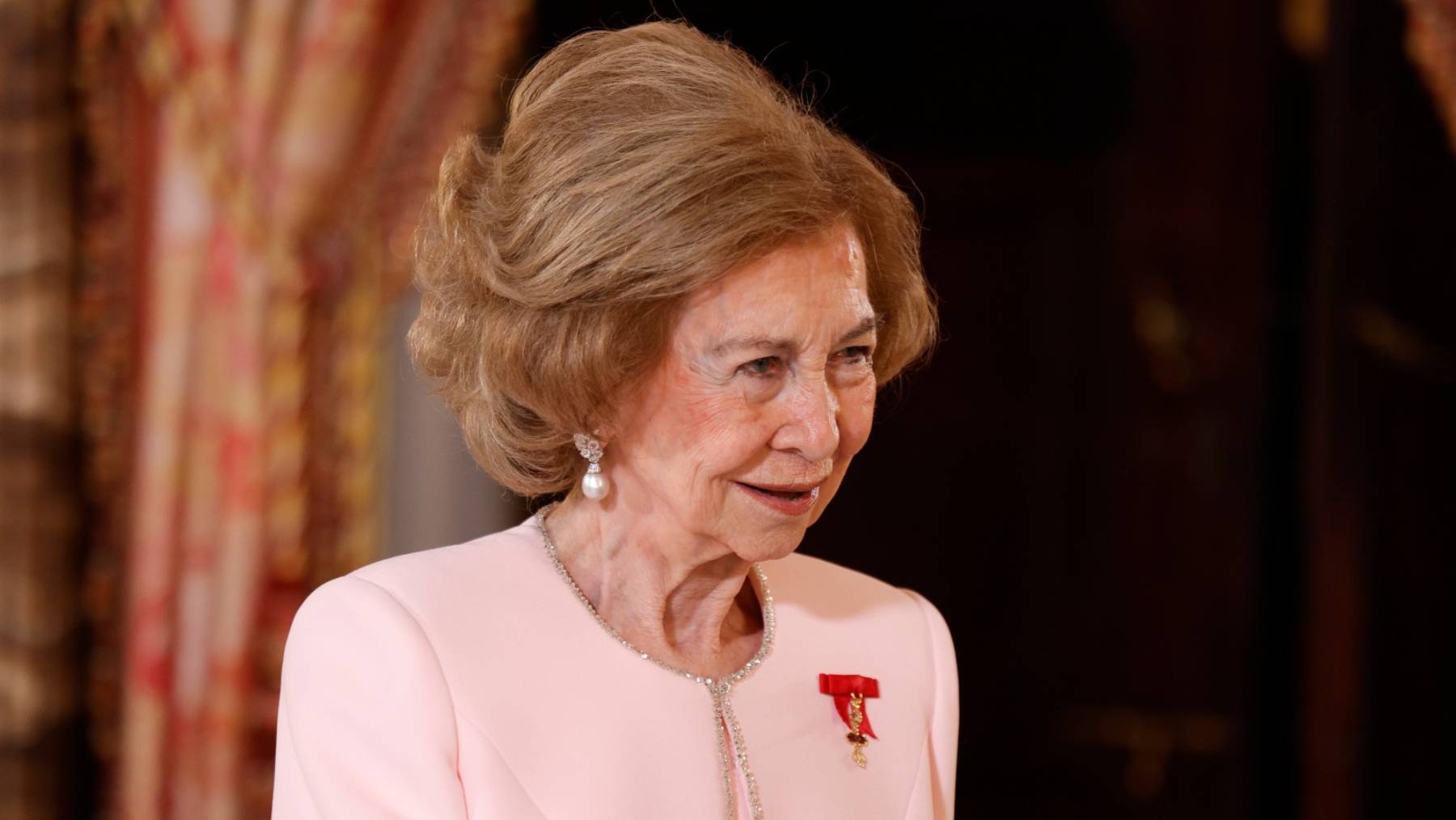 Alejandro de Miguel, el diseñador favorito de doña Sofía, habla con LOOK en su día más simbólico