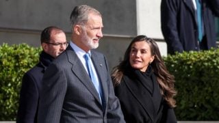 Los Reyes Felipe y Letizia en un acto oficial. (Foto: Gtres)