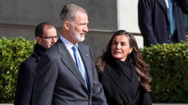 Los Reyes Felipe y Letizia en un acto oficial. (Foto: Gtres)