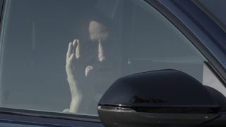 Juan Carlos I saludando en El Pardo. (Foto: Gtres)