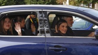 La Familia Real antes de entrar en El Pardo. (Foto: Gtres)