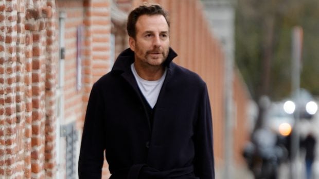 Raúl Prieto también ha acudido al Tanatorio de Pozuelo para despedir a su ex suegro. (Foto: Gtres)