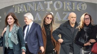 Montaje de los rostros conocidos que han ido al tanatorio de La Paz. (Fotos: Gtres)