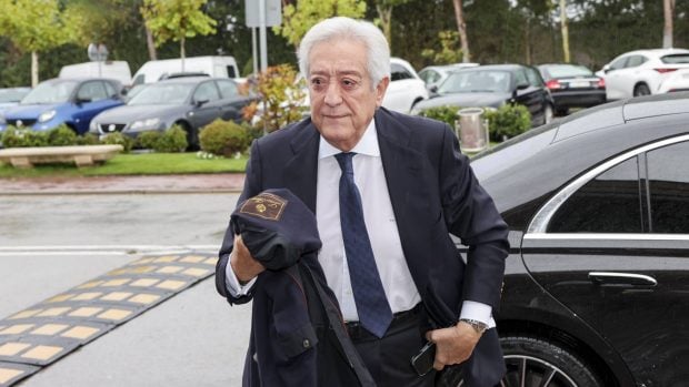 Juan Palacios en el tanatorio de La Paz. (Foto: Gtres)