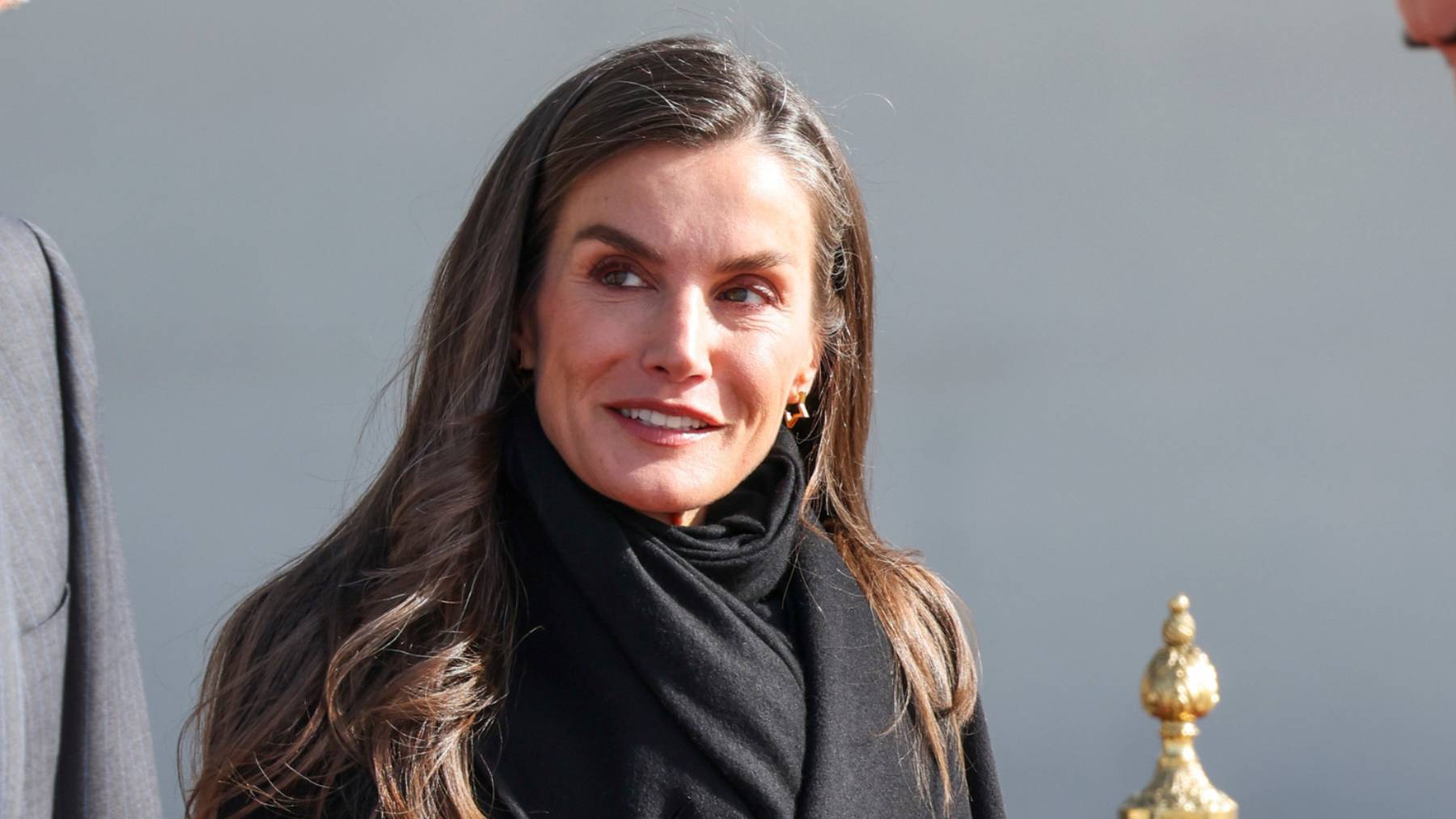 El regalo que arrasa en las amigas invisibles: los pendientes valencianos de 10 euros de doña Letizia