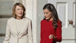 La Reina Letizia con la primera dama de Alemania. (Foto: Gtres)