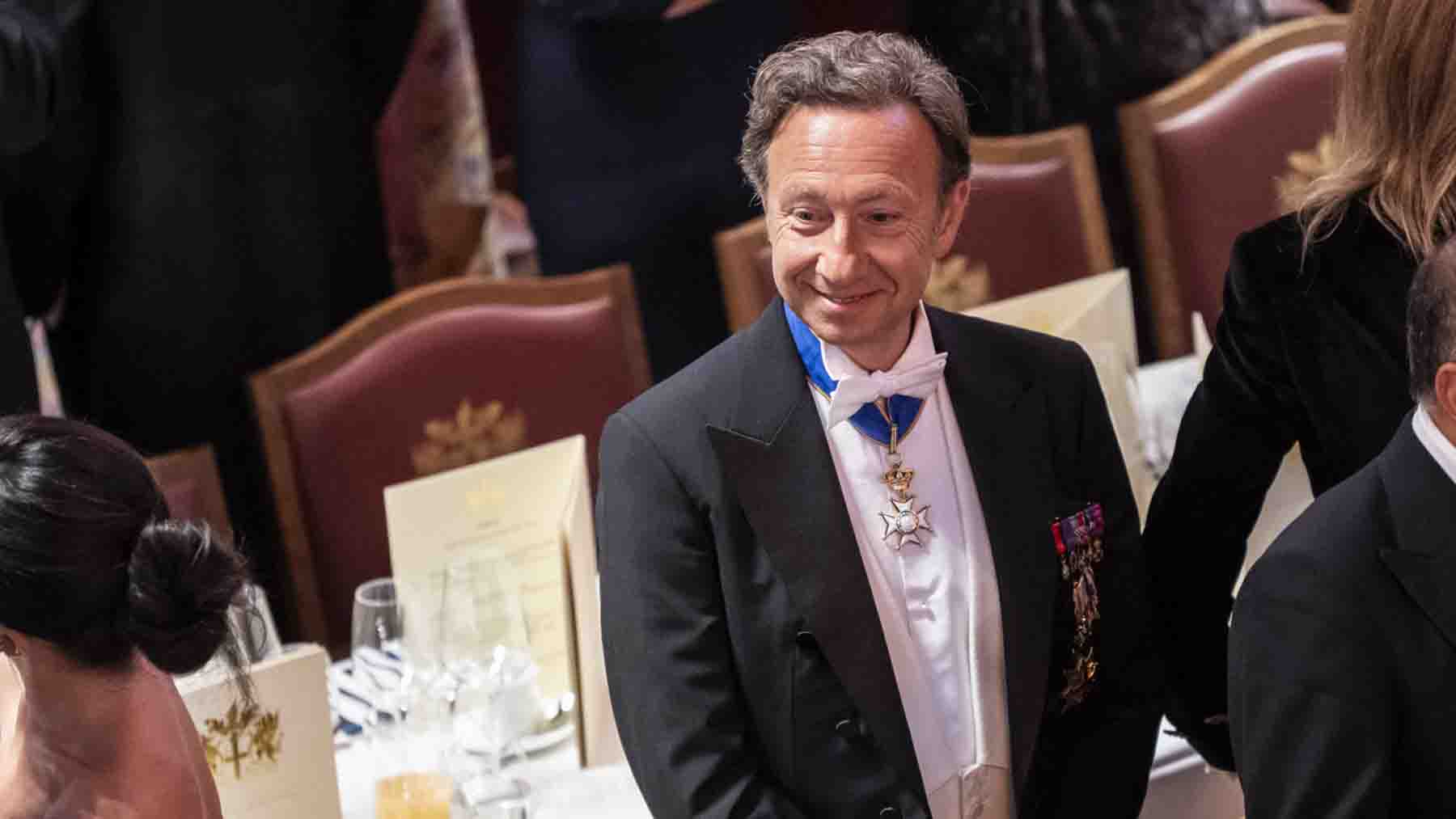 Stéphane Bern, el periodista que vende camisetas y ha entrevistado a Juan Carlos I para la televisión