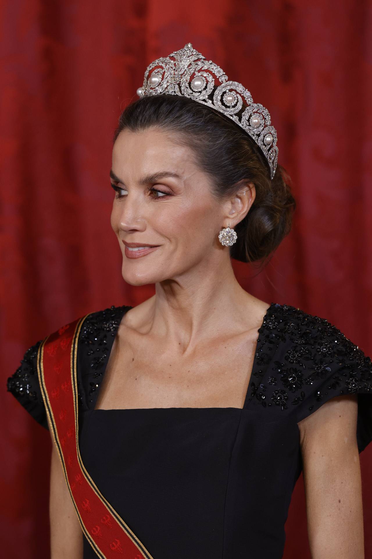 La Reina Letizia en una cena de Estado. (Foto: Gtres)