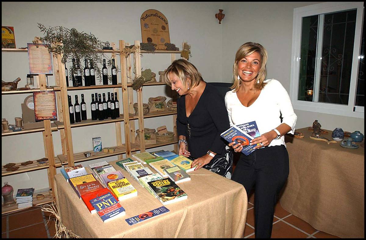 En 2002, Terelu aparece radiante junto a su madre. (Foto: Gtres)