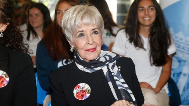 Concha Velasco atendiendo un acto. (Foto: Gtres)