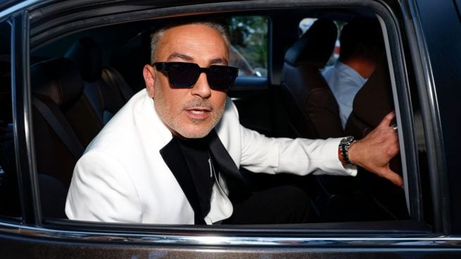 Kiko Hernández dentro de un coche. (Foto: Gtres)