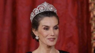 La Reina Letizia con la tiara Cartier. (Foto: Gtres)
