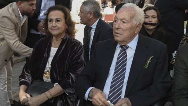 Carmen Tello y Curro Romero en Camas. (Foto: Gtres)