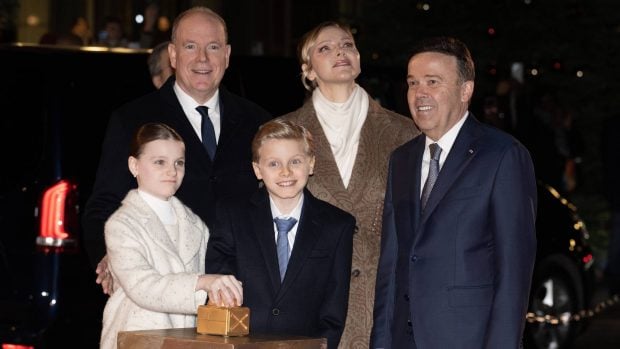 La familia real de Mónaco inaugura la Navidad. (Foto: Gtres)