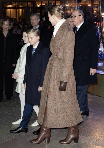 La familia real de Mónaco inaugura la Navidad. (Foto: Gtres)