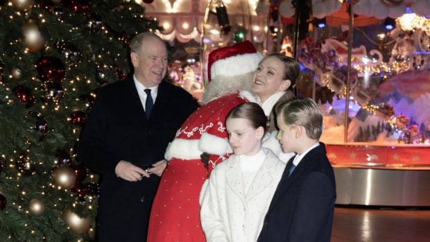 La familia real de Mónaco inaugura la Navidad. (Foto: Gtres)