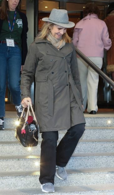 La infanta Elena abandonando el hotel NH Madrid Eurobuilding. (Foto: Gtres)