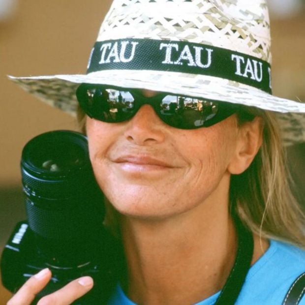 Queca Campillo junto a su inseparable cámara Nikon. (Foto: Redes Sociales)